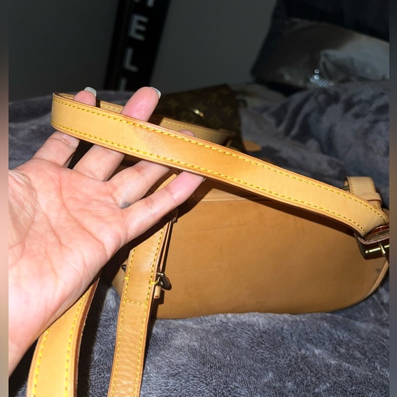 Louis Vuitton Montsouris MM - Picture 11 of 14